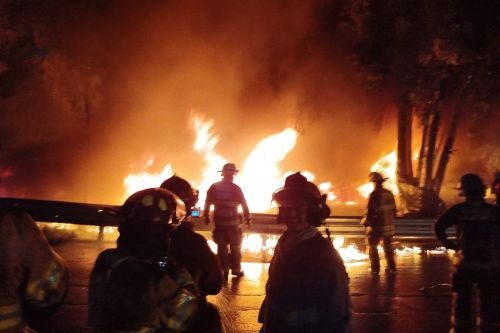 Video: Realizan quema controlada de combustible en México - Pachuca, tras accidente de pipa
